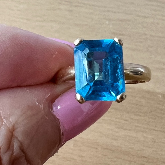 VINTAGE 14K YELLOW GOLD EMERALD STEP CUT BLUE TOPAZ RING CLASSIC ENGAGEMENT - Picture 14 of 16